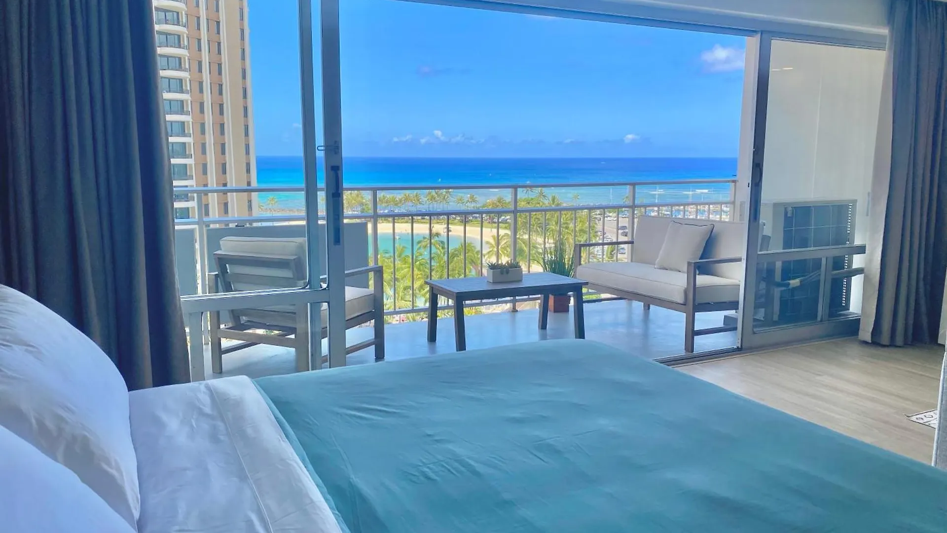 Panoramic Oceanview Resort - Full Kitchen In Each Room, 2 Swimming Pools, Onsite Restaurants, Fireworks Every Friday Honolulu Apartment