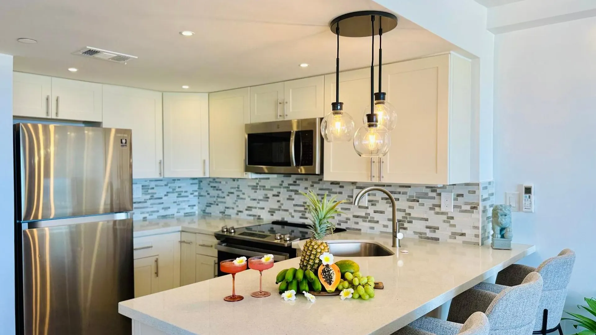 Panoramic Oceanview Resort - Full Kitchen In Each Room, 2 Swimming Pools, Onsite Restaurants, Fireworks Every Friday Honolulu Apartment