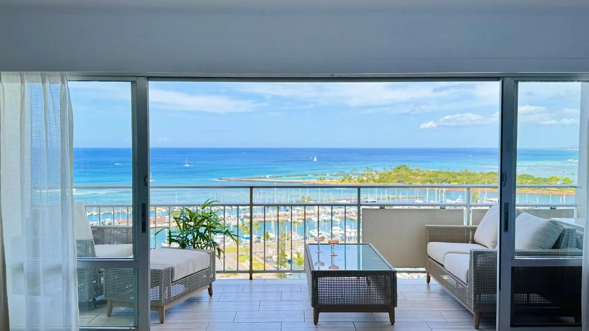 Panoramic Oceanview Resort - Full Kitchen In Each Room, 2 Swimming Pools, Onsite Restaurants, Fireworks Every Friday Honolulu Apartment