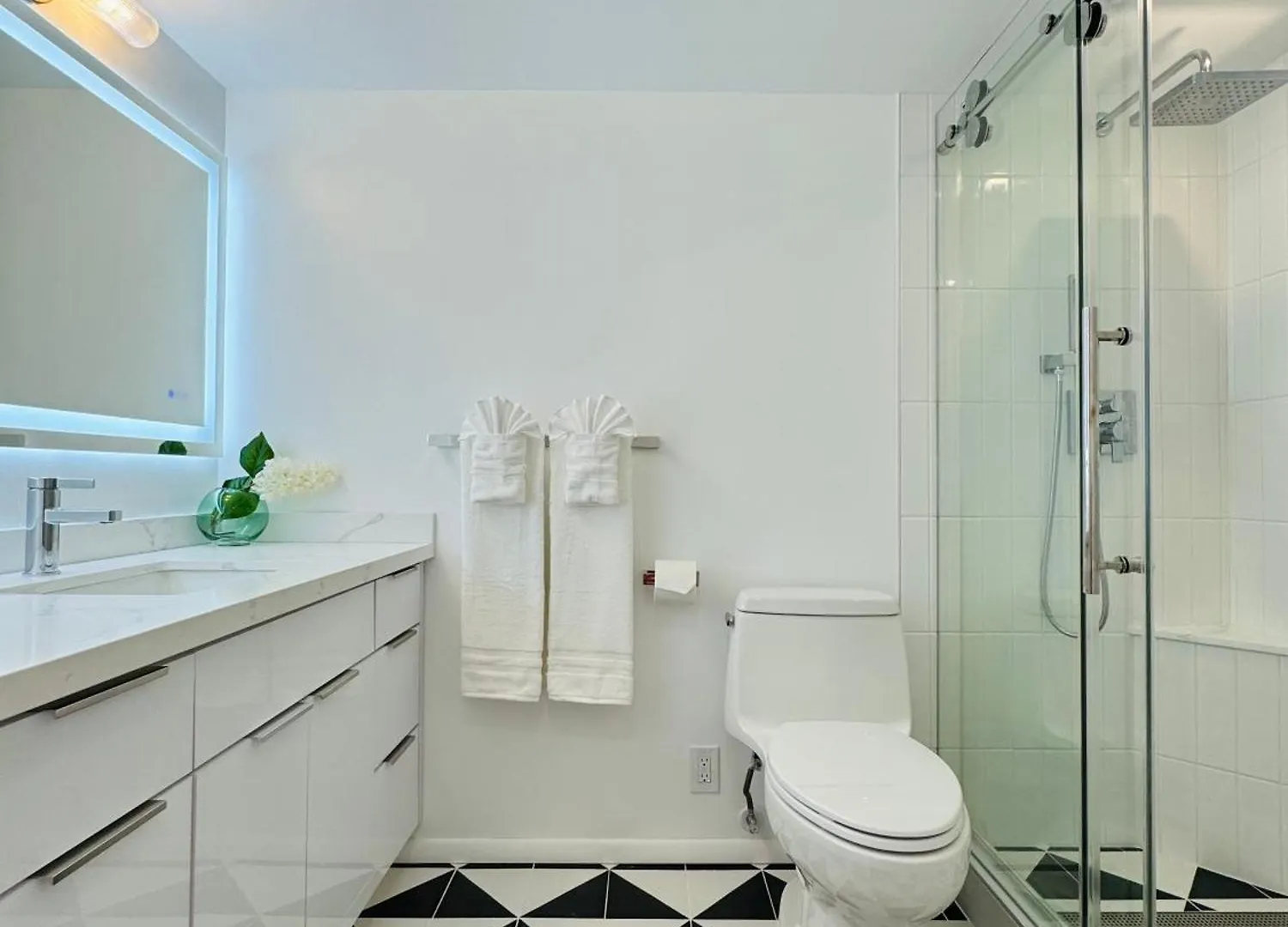 Panoramic Oceanview Resort - Full Kitchen In Each Room, 2 Swimming Pools, Onsite Restaurants, Fireworks Every Friday Honolulu United States